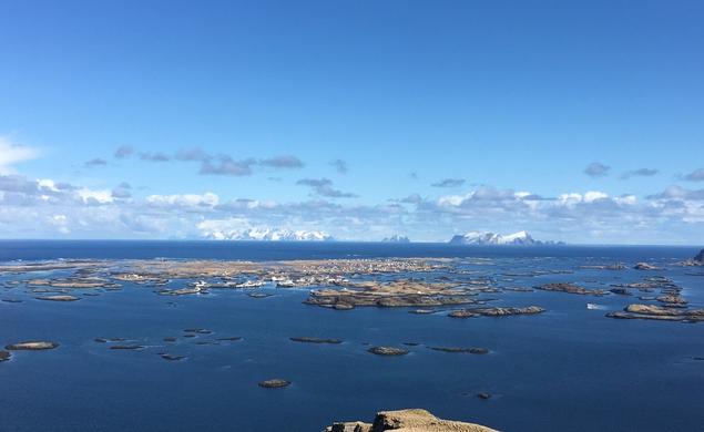 Utsikt fra Vedøya mot Røstlandet